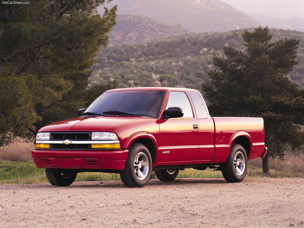 Red Chevrolet-S-10-2001 Front Angle