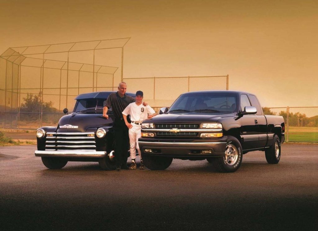 Chevrolet Silverado (1999) - Front Angle
