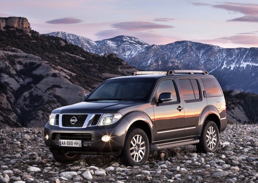 Nissan Pathfinder (2010) - Front Angle
