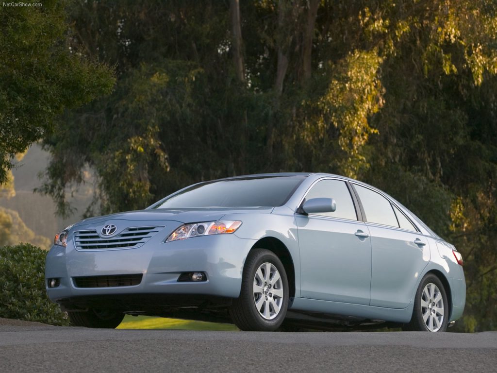 Toyota Camry XLE (2007) - Front Angle
